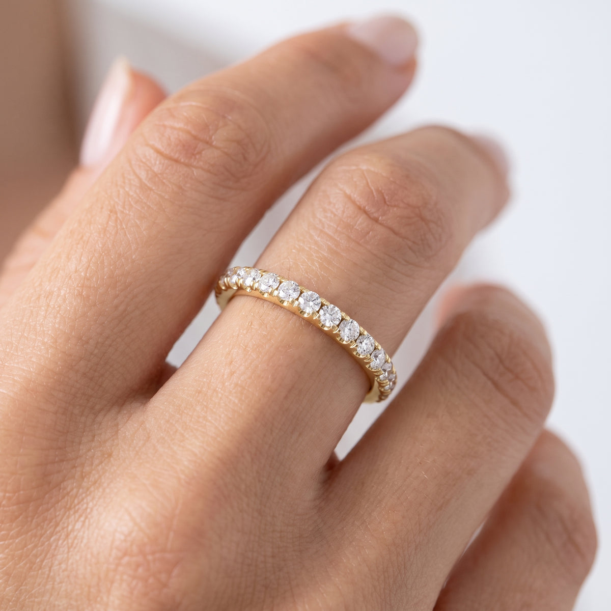 _lifestyle_image@SKU:W0324-LADR00330004Y #metal_10k-yellow-gold+origin_lab-grown+quality_g-si