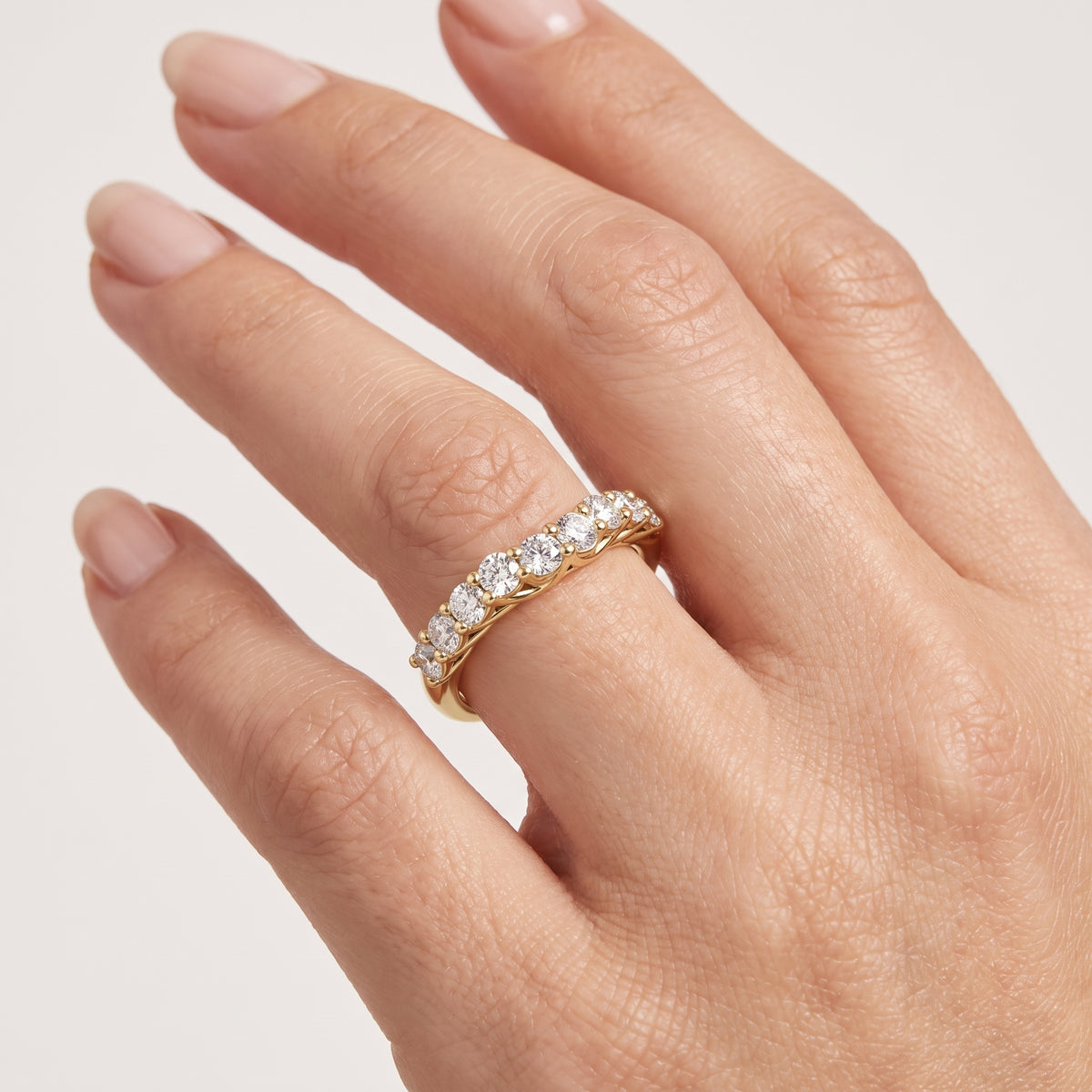 _lifestyle_image@SKU:W0327-LADR00640004Y #metal_10k-yellow-gold+origin_lab-grown+quality_g-si