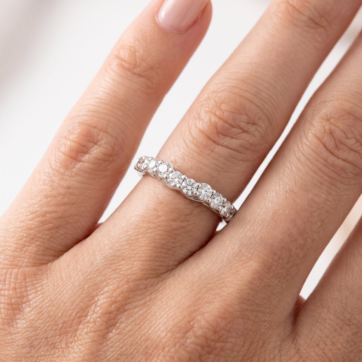 _lifestyle_image@SKU:W0327-NADR00640004W #metal_14k-white-gold+origin_lab-grown+quality_ef-vs2+