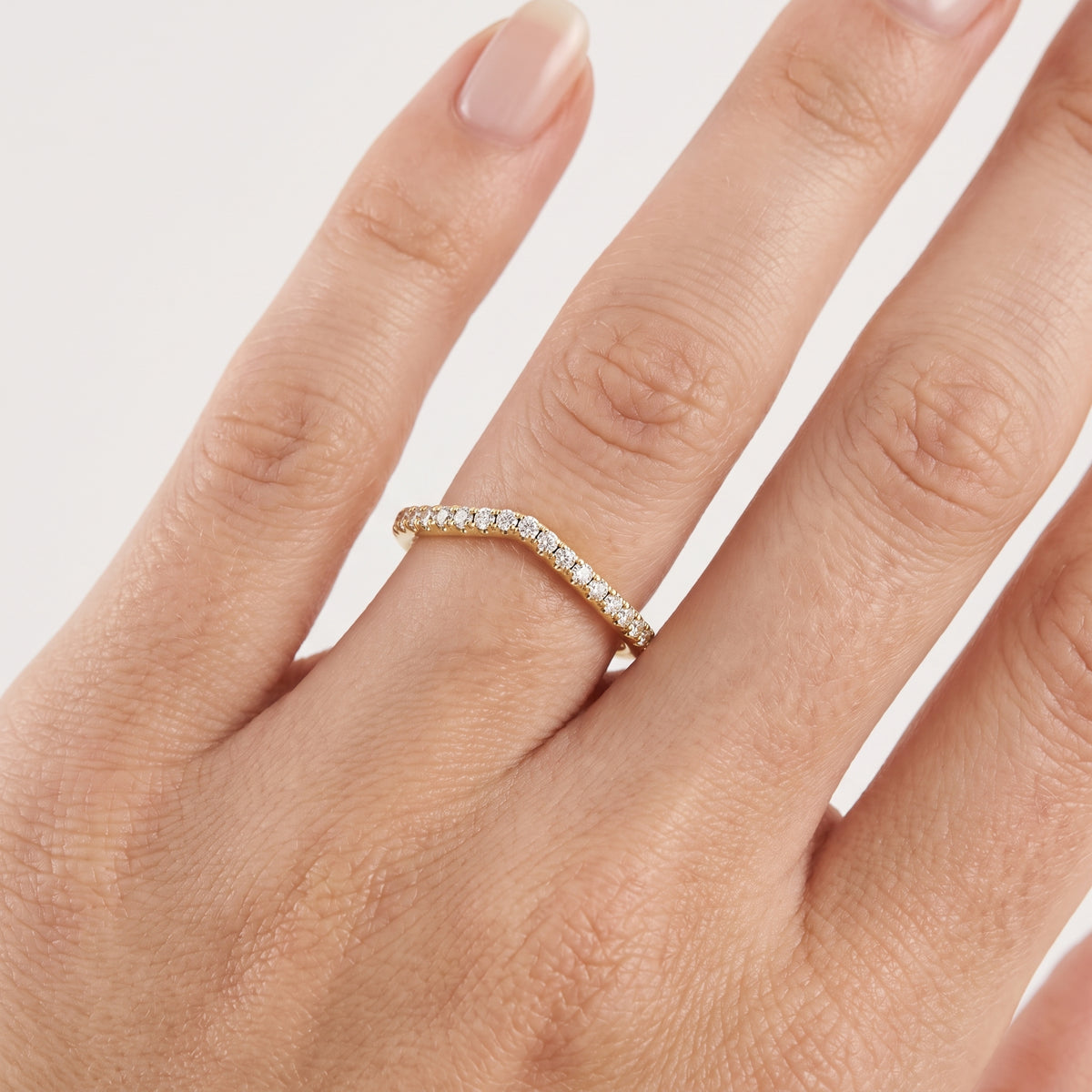 _lifestyle_image@SKU:W0329-LADR00160004Y #metal_10k-yellow-gold+origin_lab-grown+quality_g-si