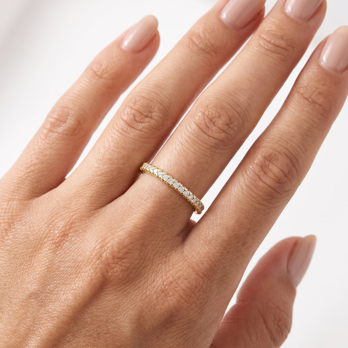 _lifestyle_image@SKU:W0514-LADR00170004Y #metal_10k-yellow-gold+origin_lab-grown+quality_g-si