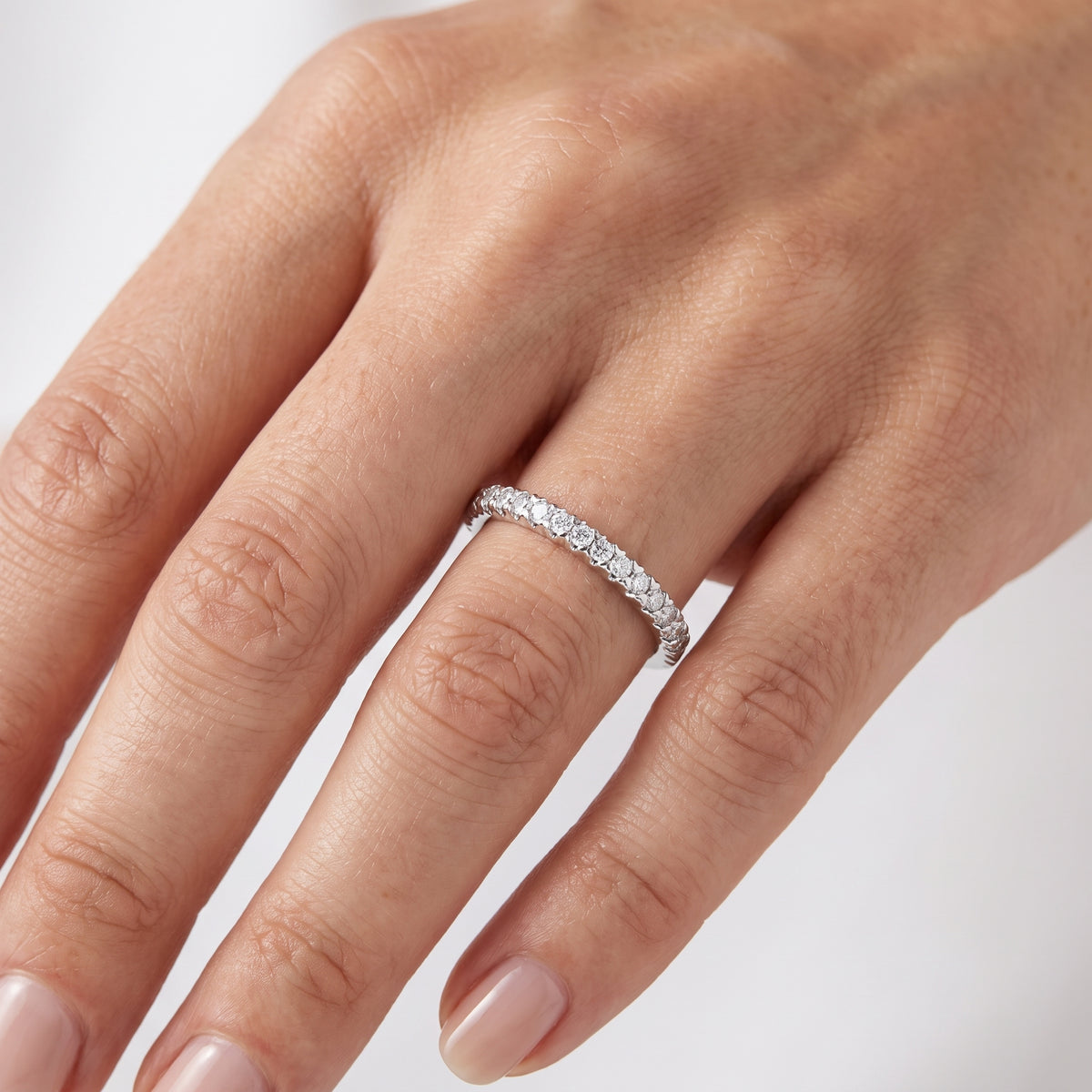 _lifestyle_image@SKU:W0514-NADR00170004W #metal_14k-white-gold+origin_lab-grown+quality_ef-vs2+