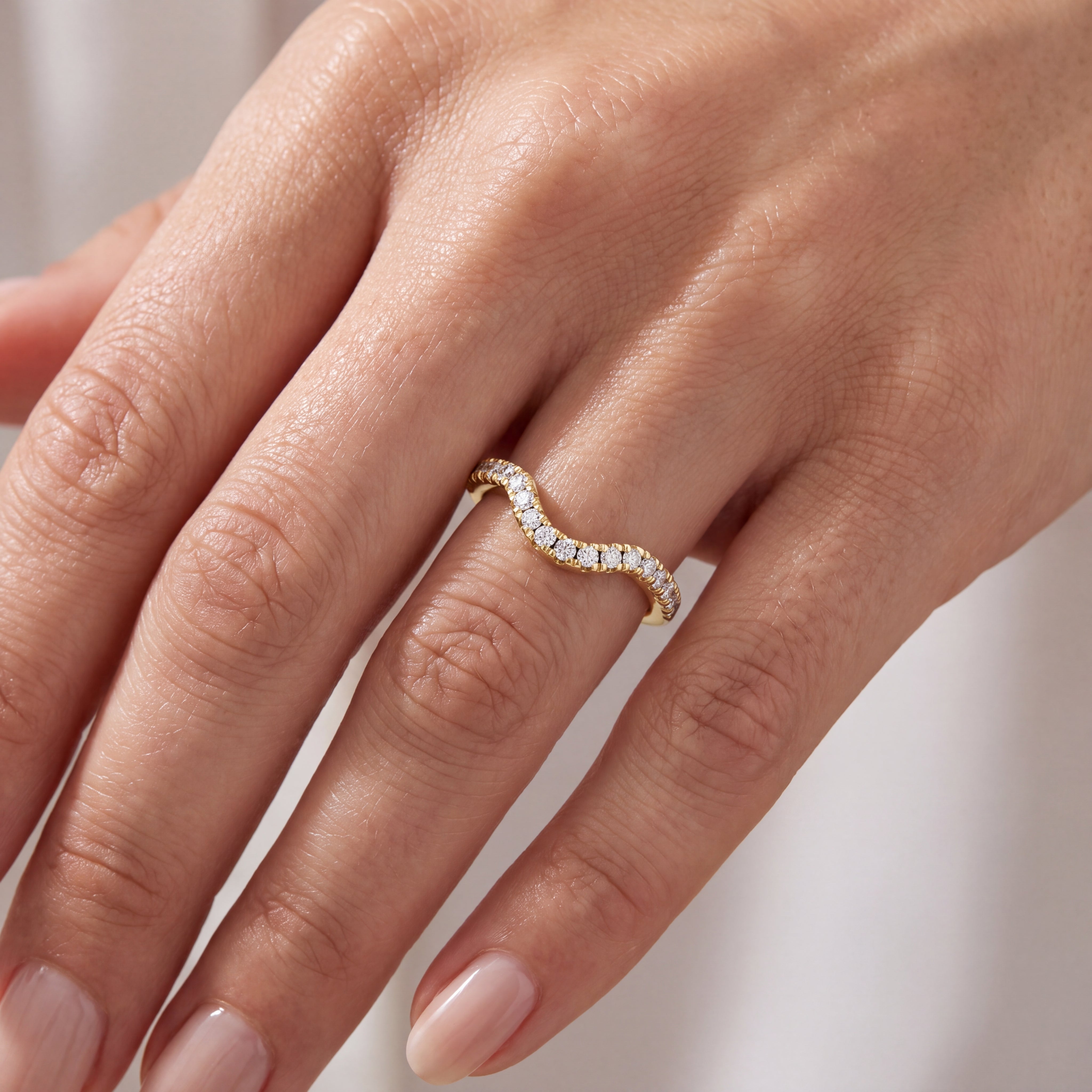 _lifestyle_image@SKU:W0584-NADR00270004Y #metal_14k-yellow-gold+origin_lab-grown+quality_ef-vs2+