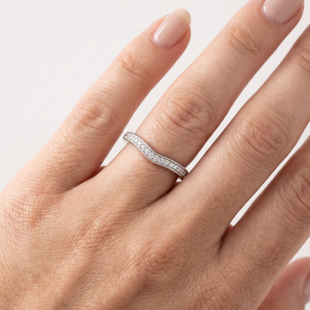 _lifestyle_image@SKU:W1086-NADR00140004W #metal_14k-white-gold+origin_lab-grown+quality_ef-vs2+