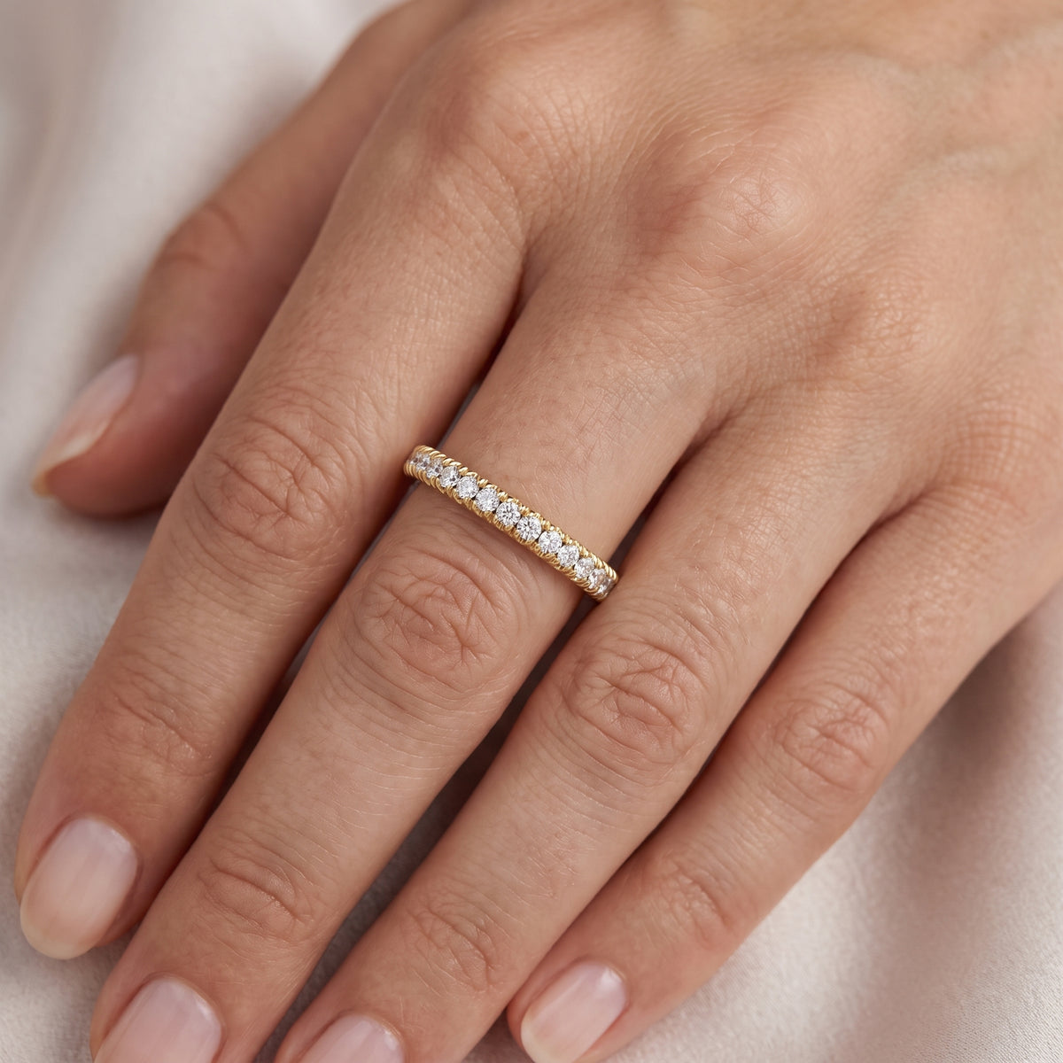 _lifestyle_image@SKU:W1088-LADR00250004Y #metal_10k-yellow-gold+origin_lab-grown+quality_g-si