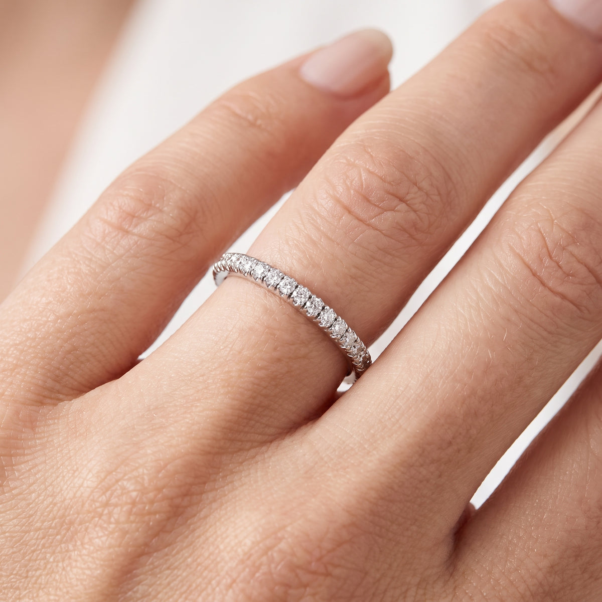 _lifestyle_image@SKU:W1088-NADR00250004W #metal_14k-white-gold+origin_lab-grown+quality_ef-vs2+