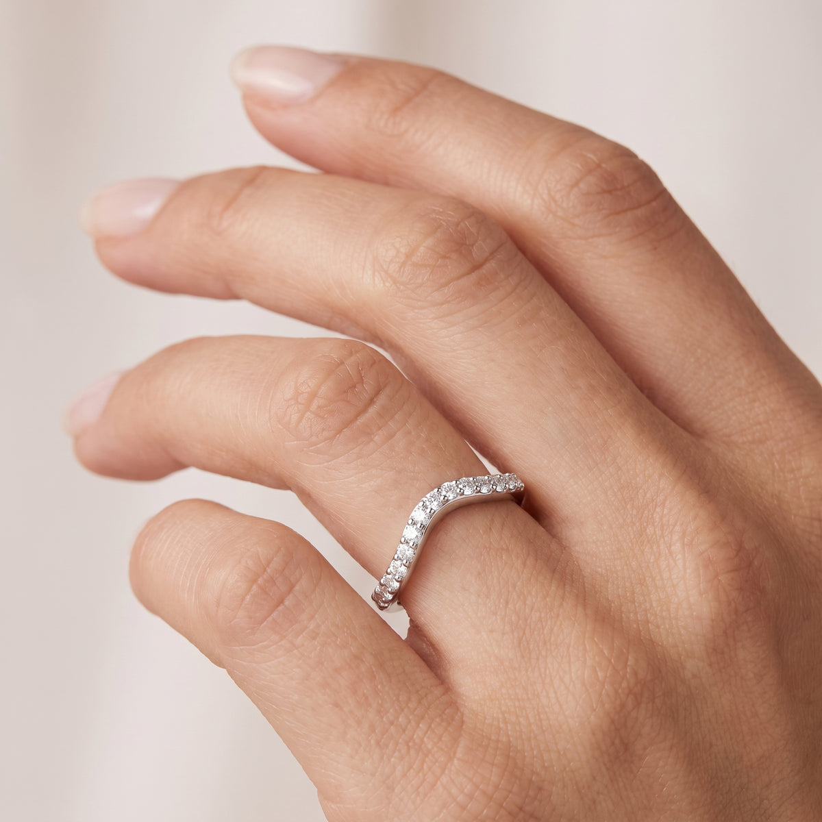 _lifestyle_image@SKU:W1089-NADR00200004W #metal_14k-white-gold+origin_lab-grown+quality_ef-vs2+