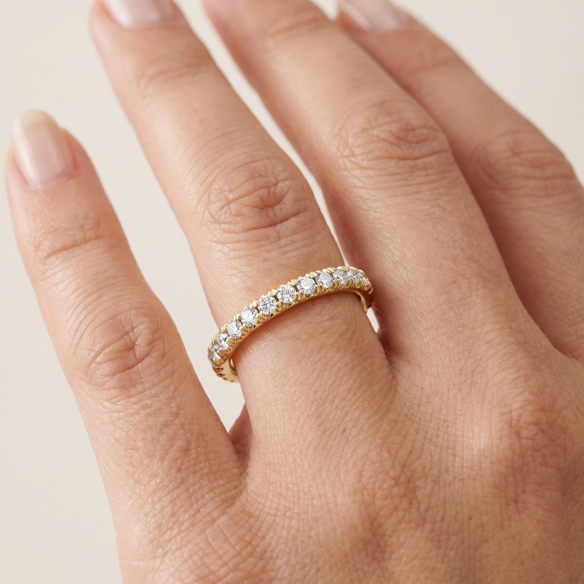 _lifestyle_image@SKU:W1094-LADR00320004Y #metal_14k-yellow-gold+origin_lab-grown+quality_g-si
