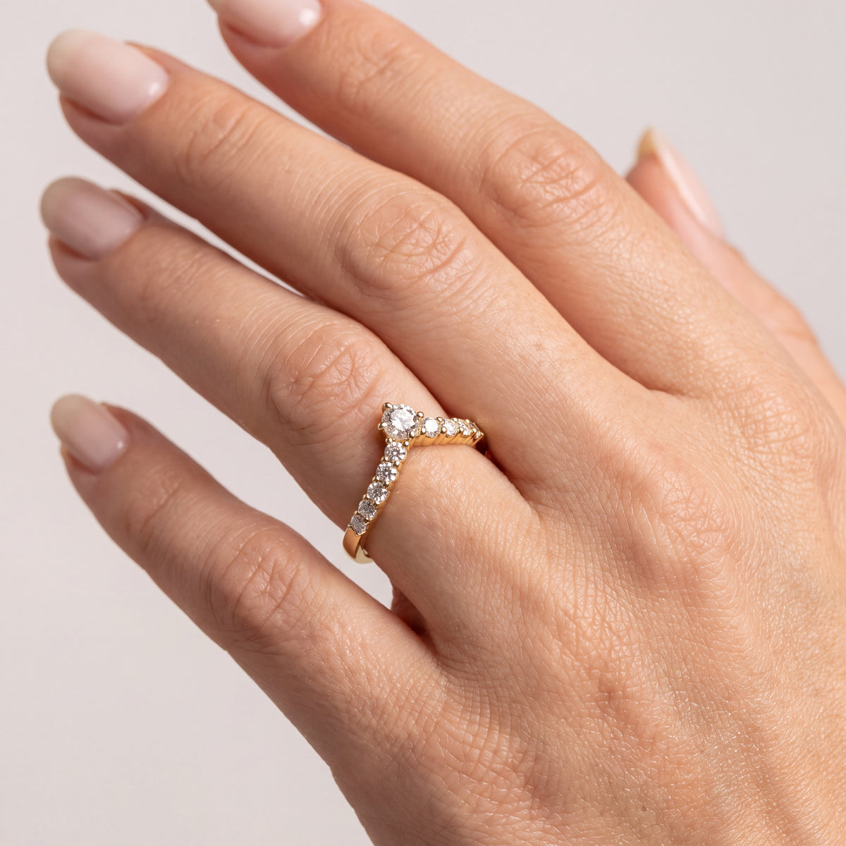 _lifestyle_image@SKU:W1095-NADR01010004Y #metal_14k-yellow-gold+origin_lab-grown+quality_ef-vs2+