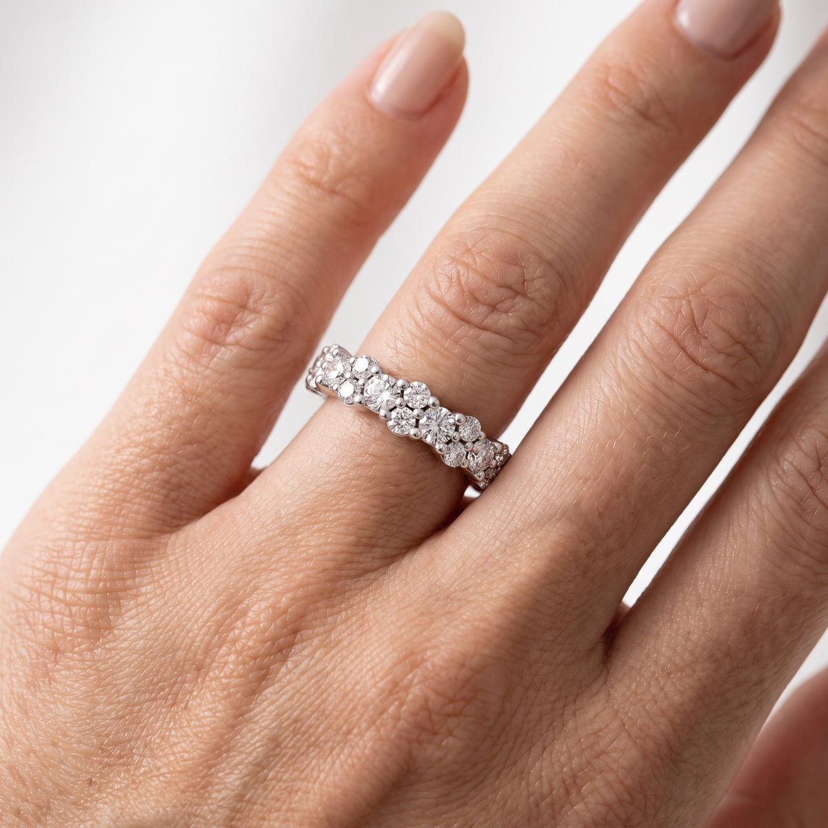 _lifestyle_image@SKU:W1104-LADR0119000DW #metal_silver+origin_lab-grown+quality_g-si