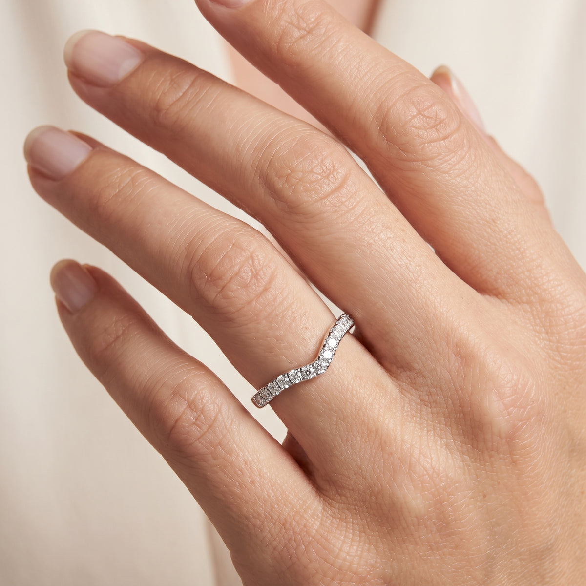 _lifestyle_image@SKU:W1112-NADR00350004W #metal_14k-white-gold+origin_lab-grown+quality_ef-vs2+