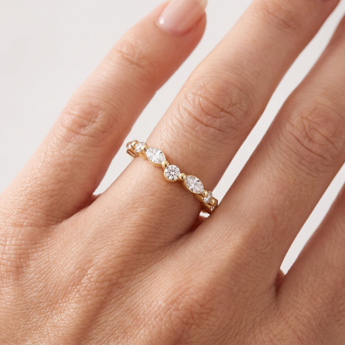 _lifestyle_image@SKU:W1935-LADM00490004Y #metal_10k-yellow-gold+origin_lab-grown+quality_g-si