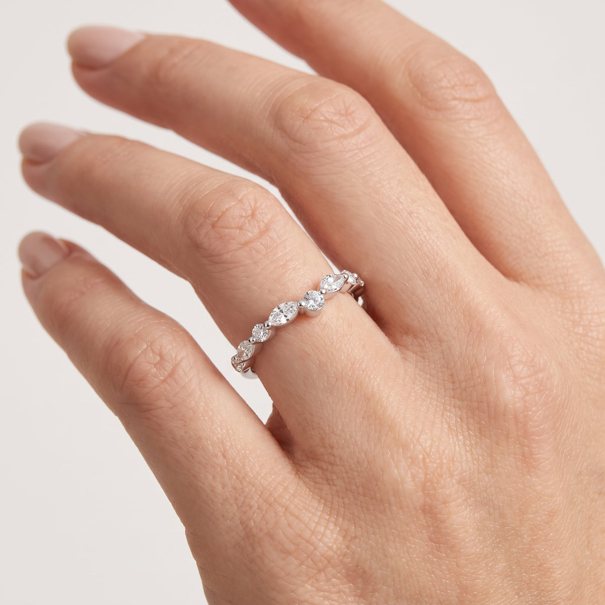 _lifestyle_image@SKU:W1935-NADM00420004W #metal_14k-white-gold+origin_lab-grown+quality_ef-vs2+