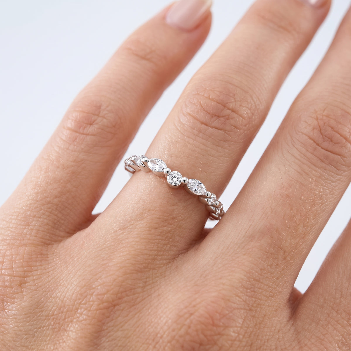 _lifestyle_image@SKU:W1935-NADM00490004W #metal_14k-white-gold+origin_lab-grown+quality_ef-vs2+