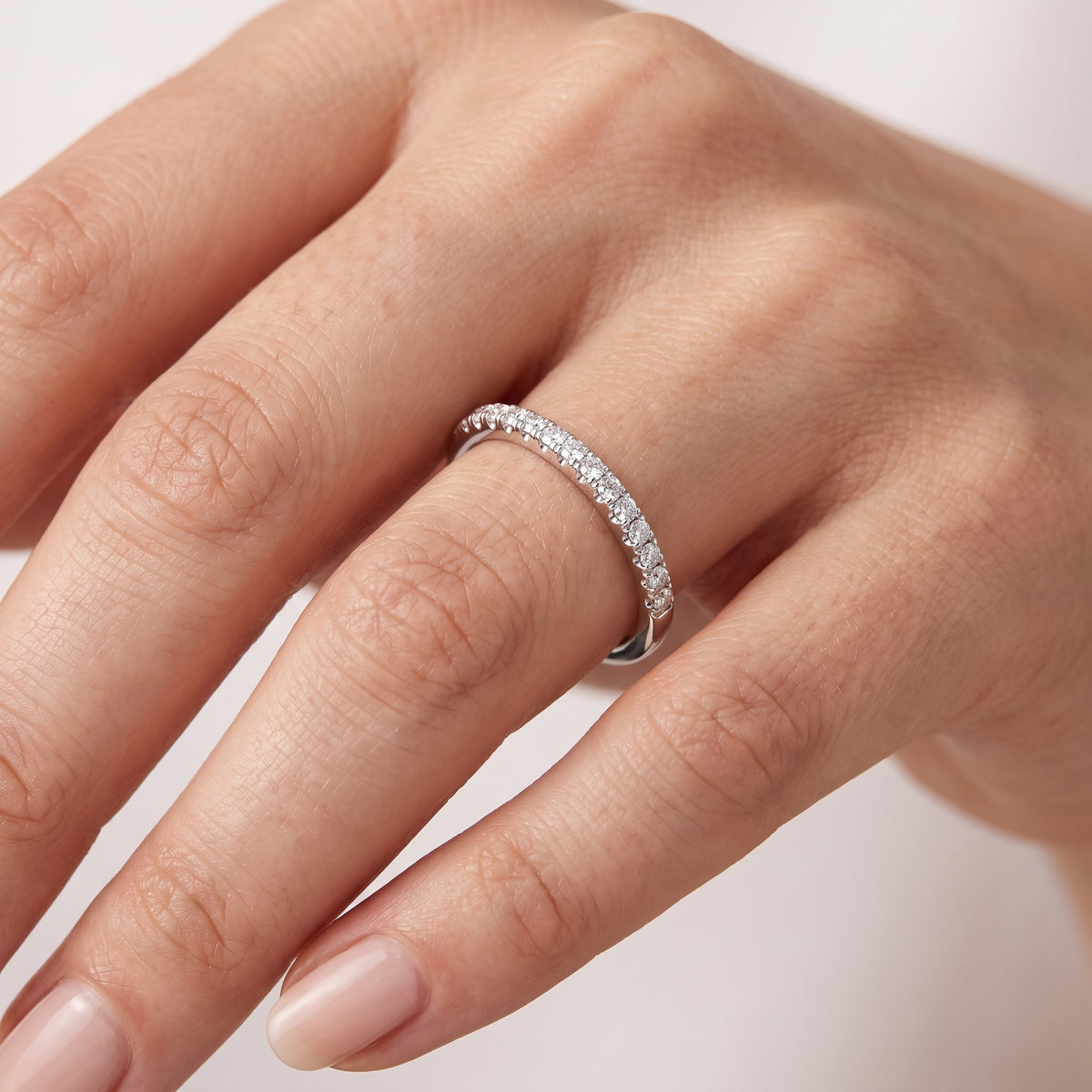 _lifestyle_image@SKU:W1939-NADR0012000PL #metal_platinum+origin_lab-grown+quality_ef-vs2+