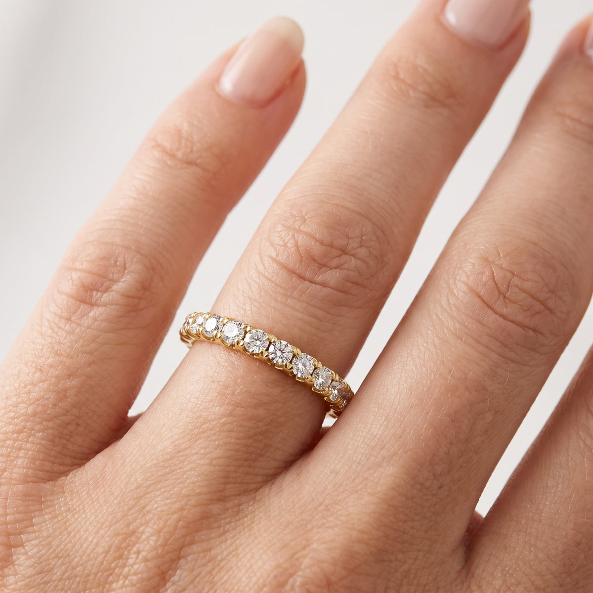 _lifestyle_image@SKU:W2434-NADR00480004Y #metal_14k-yellow-gold+origin_lab-grown+quality_ef-vs2+