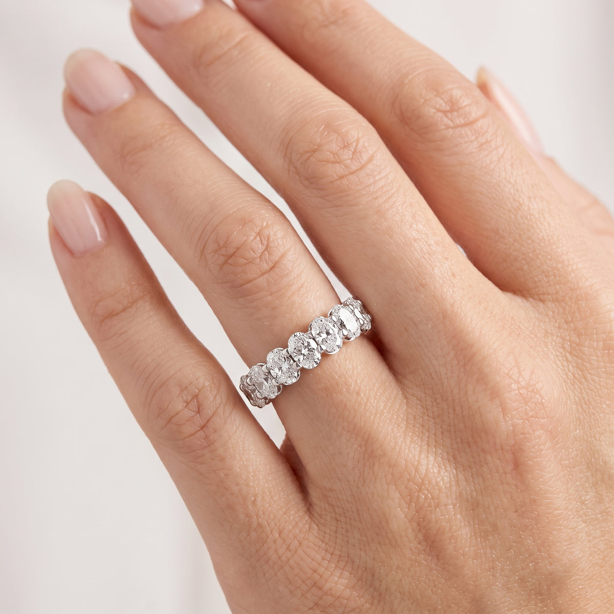 _lifestyle_image@SKU:W3534-LADO02000004W #metal_10k-white-gold+origin_lab-grown+quality_g-si