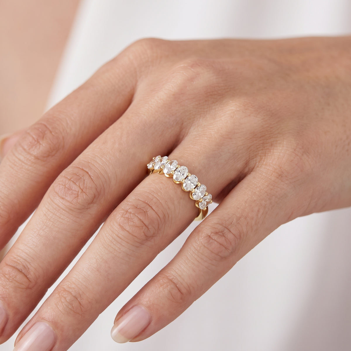 _lifestyle_image@SKU:W3534-LADO02000004Y #metal_10k-yellow-gold+origin_lab-grown+quality_g-si