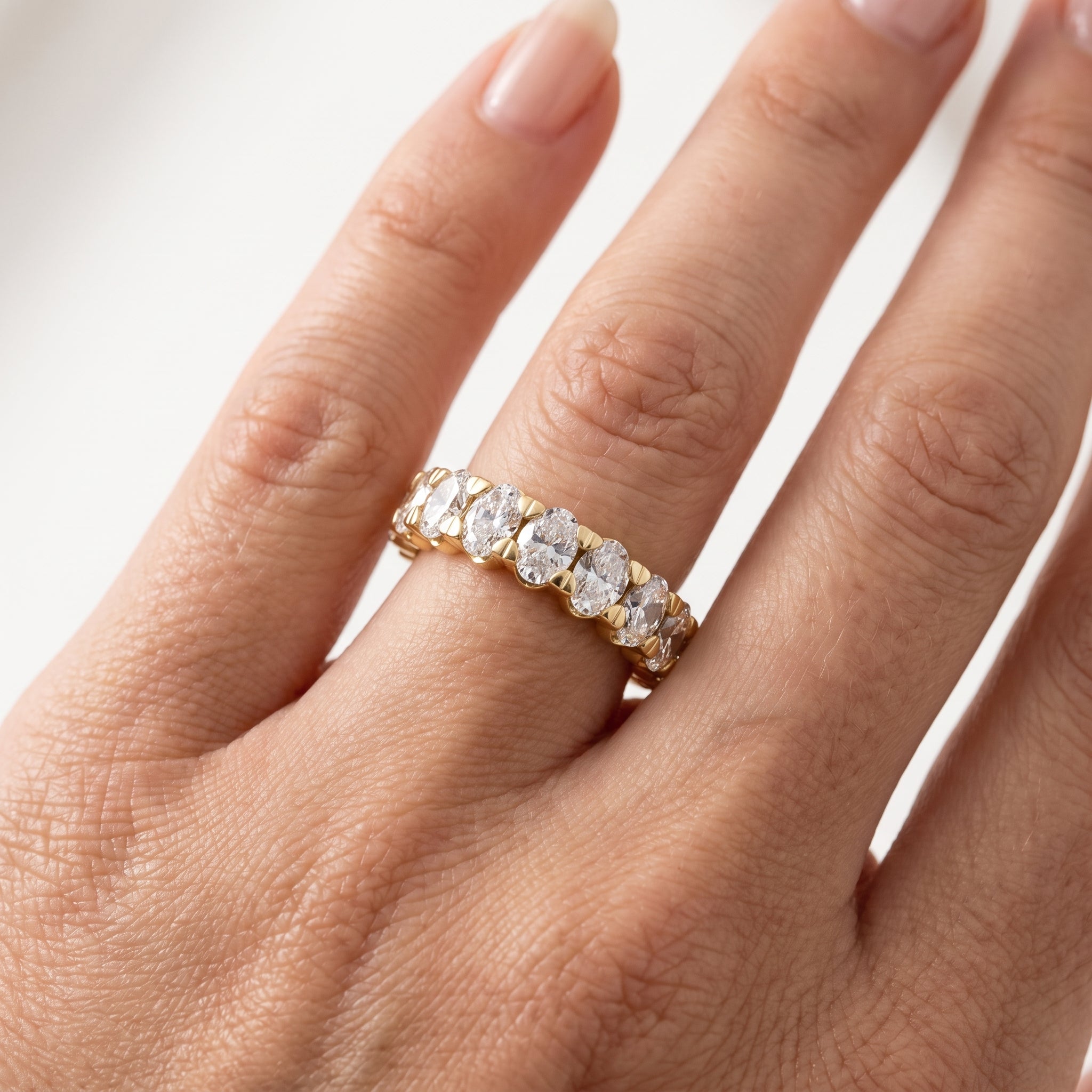 _lifestyle_image@SKU:W3535-LADO02060004Y #metal_10k-yellow-gold+origin_lab-grown+quality_g-si