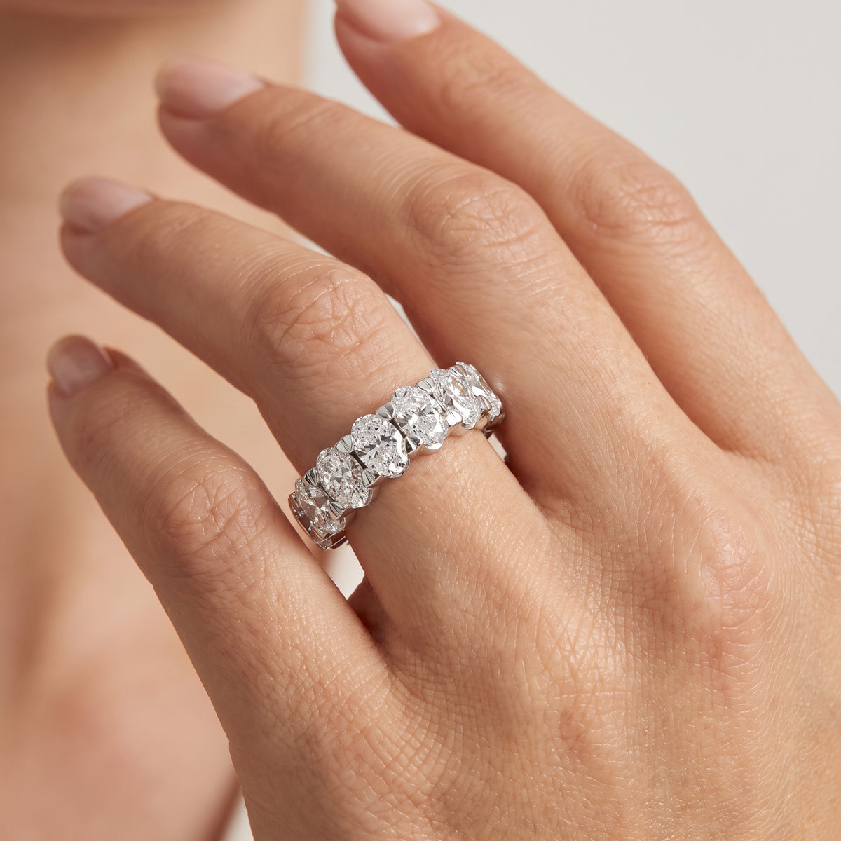 _lifestyle_image@SKU:W3535-LADO0400000DW #metal_silver+origin_lab-grown+quality_g-si