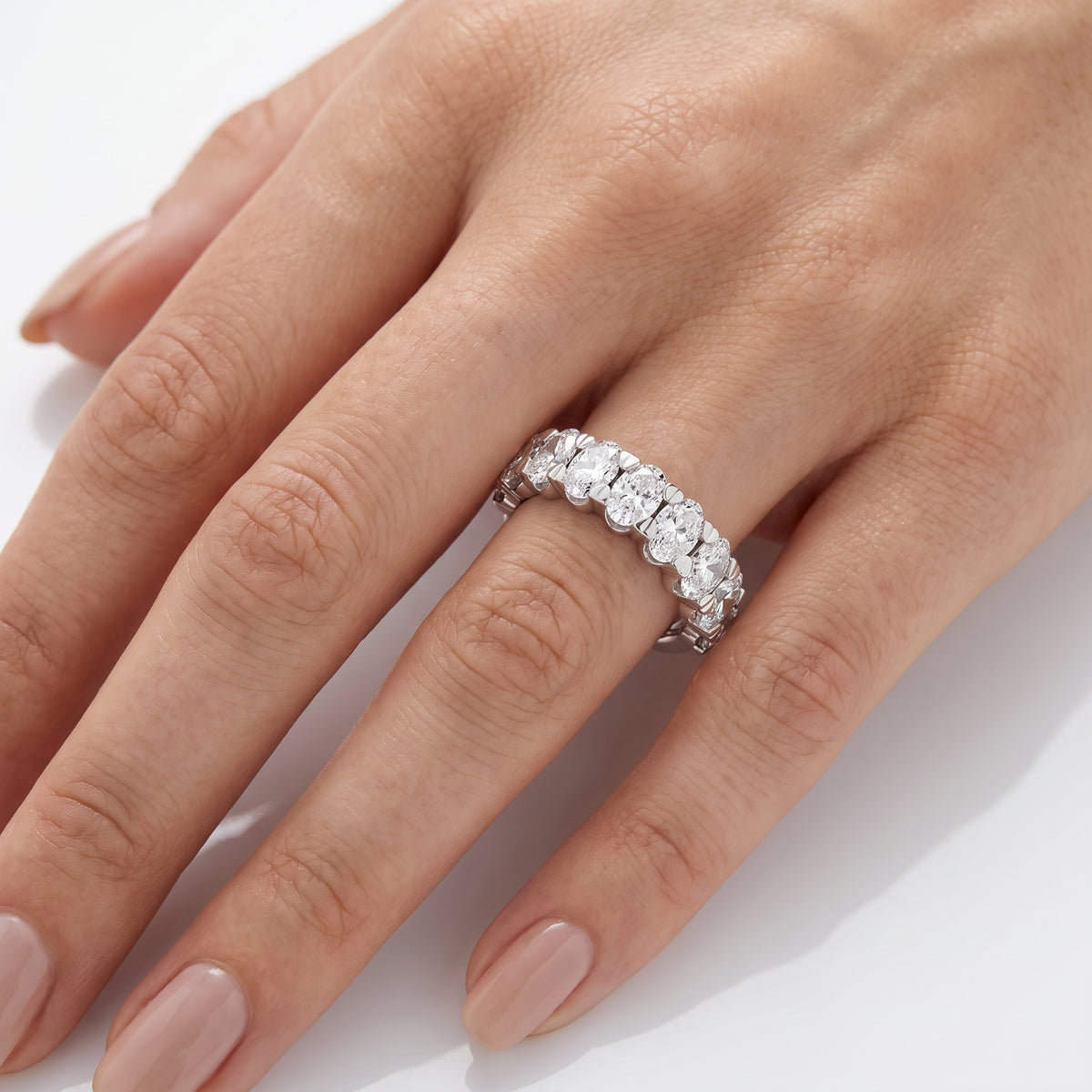 _lifestyle_image@SKU:W3535-NADO03000004W #metal_14k-white-gold+origin_lab-grown+quality_ef-vs2+