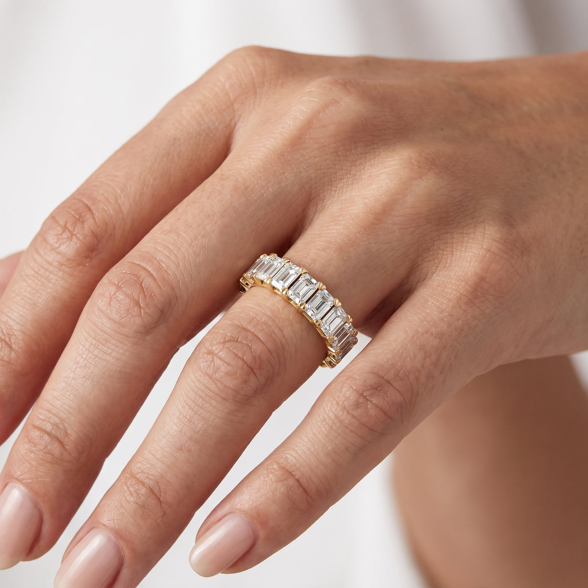 _lifestyle_image@SKU:W3541-NADE04040004Y #metal_14k-yellow-gold+origin_lab-grown+quality_ef-vs2+
