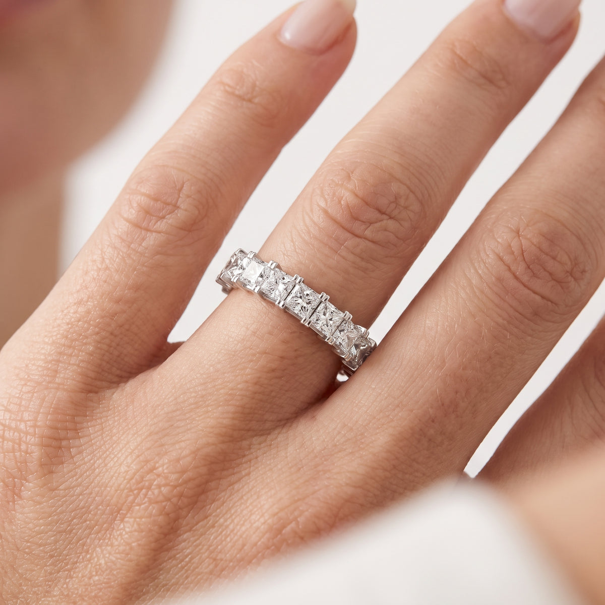_lifestyle_image@SKU:W3541-LADP0203000DW #metal_silver+origin_lab-grown+quality_g-si