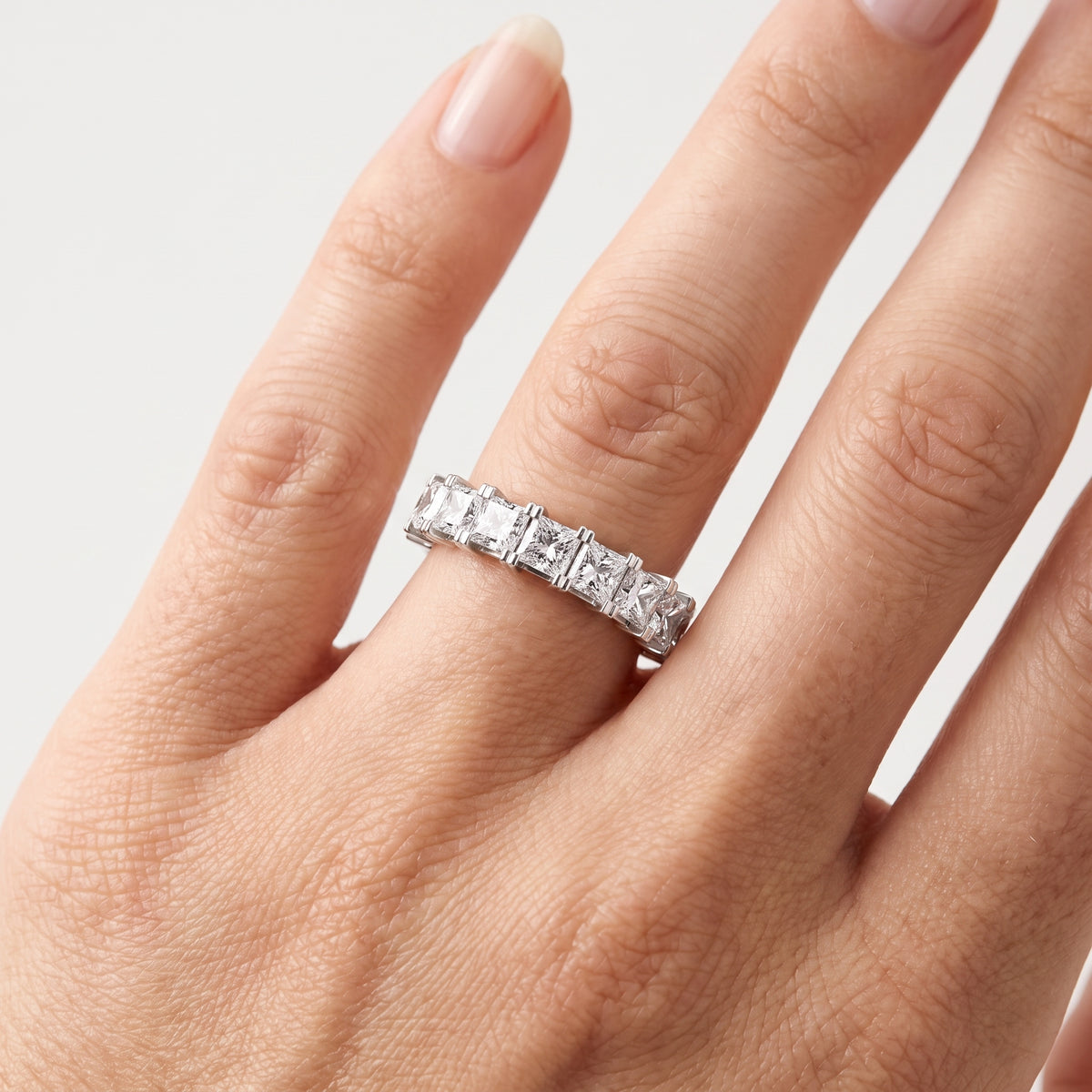 _lifestyle_image@SKU:W3541-LADP0400000DW #metal_silver+origin_lab-grown+quality_g-si