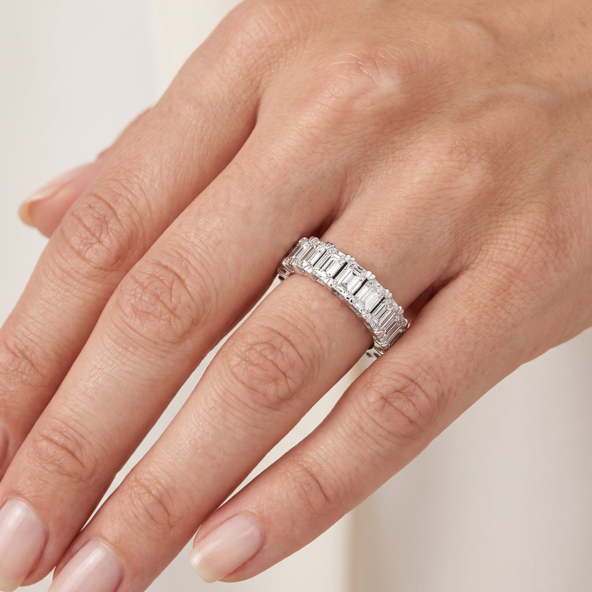 _lifestyle_image@SKU:W3541-NADE03030004W #metal_14k-white-gold+origin_lab-grown+quality_ef-vs2+