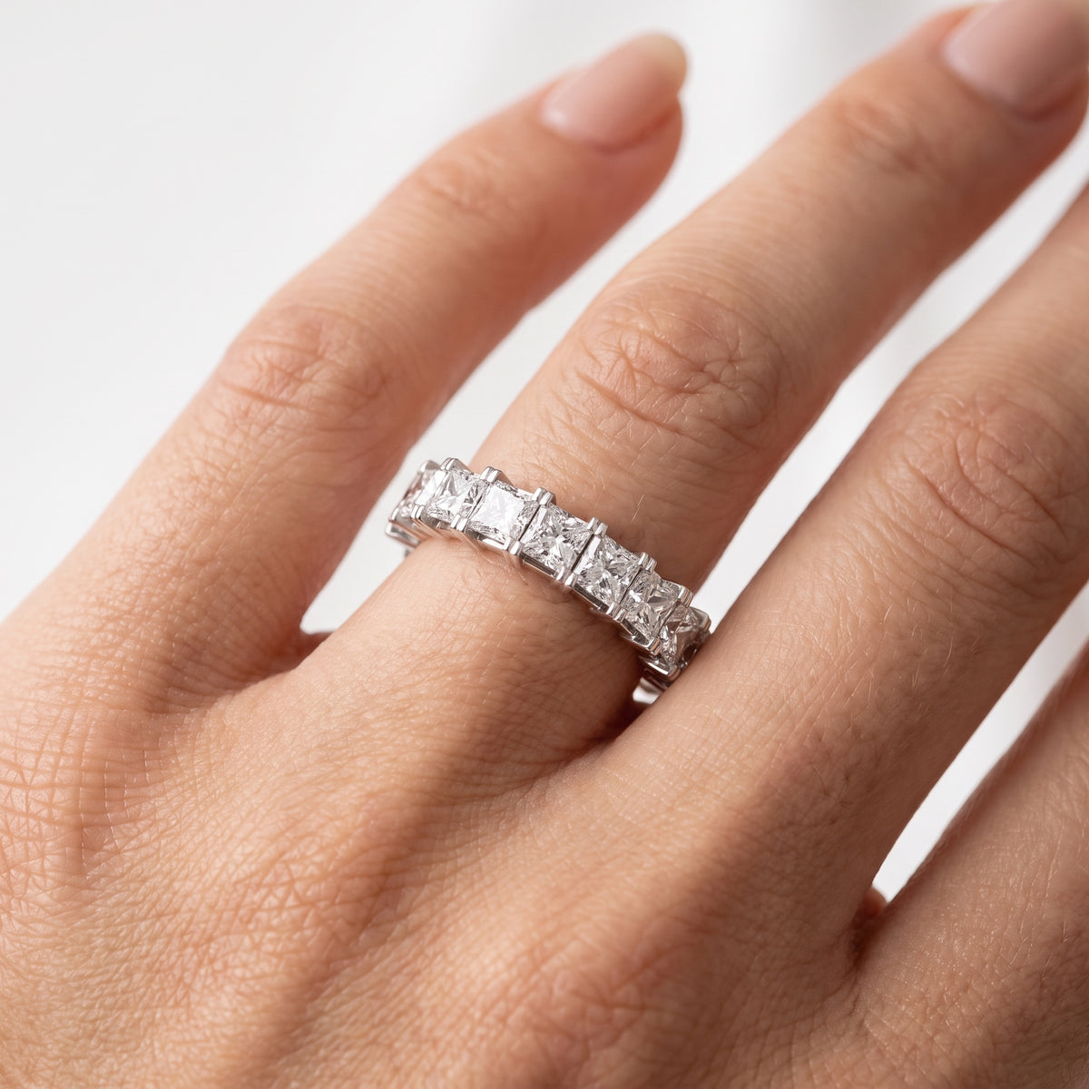 _lifestyle_image@SKU:W3541-NADP0400000PL #metal_platinum+origin_lab-grown+quality_ef-vs2+