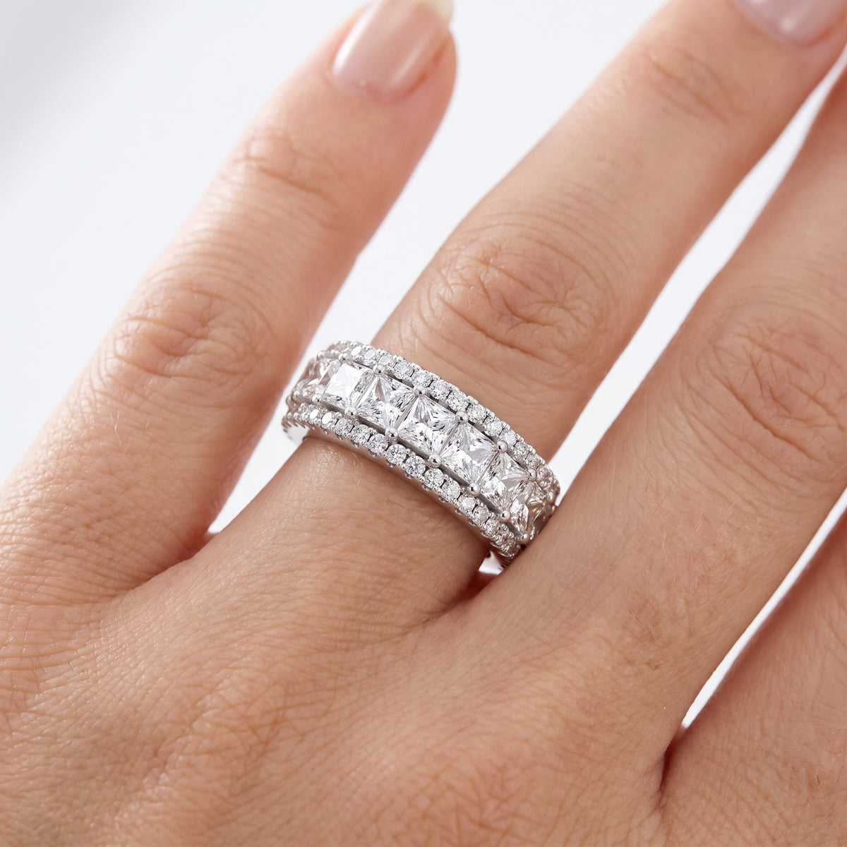 _lifestyle_image@SKU:W4156-LADP0182000DW #metal_silver+origin_lab-grown+quality_g-si