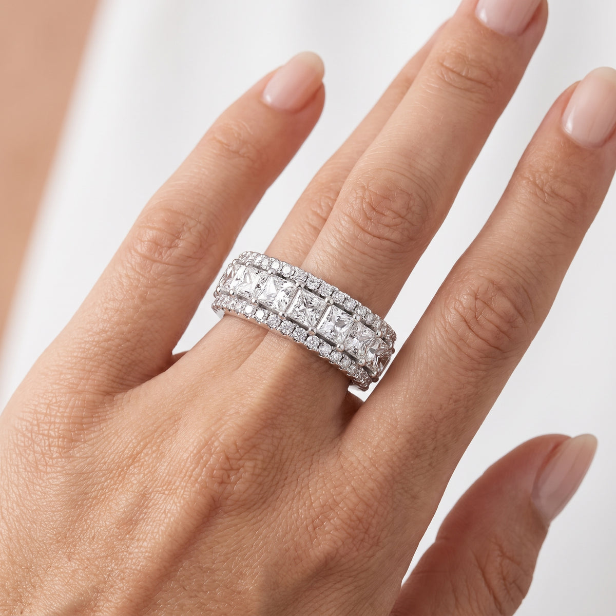 _lifestyle_image@SKU:W4156-NADP0182000PL #metal_platinum+origin_lab-grown+quality_ef-vs2+