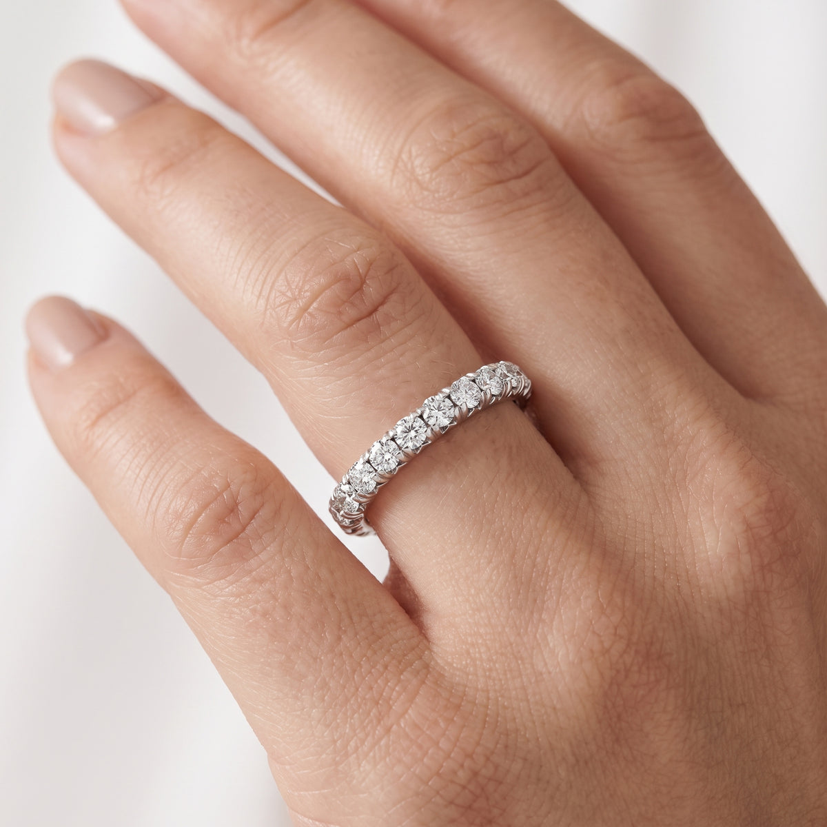 _lifestyle_image@SKU:W5118-NADR0034000PL #metal_platinum+origin_lab-grown+quality_ef-vs2+