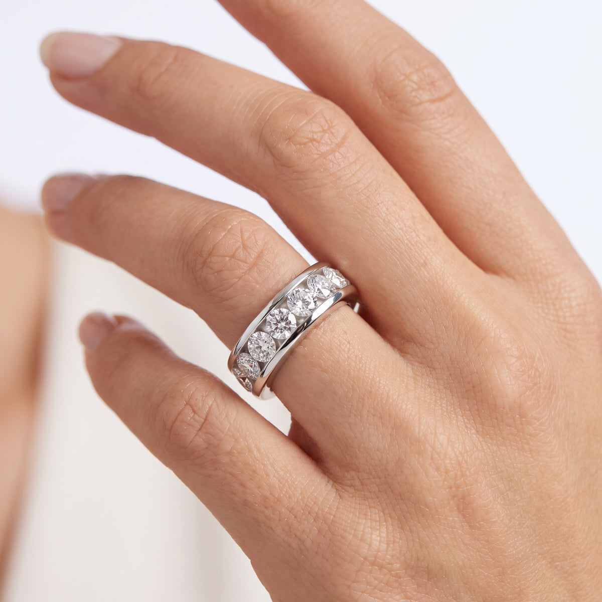 _lifestyle_image@SKU:W5152-NADR02000004W #metal_14k-white-gold+origin_lab-grown+quality_ef-vs2+