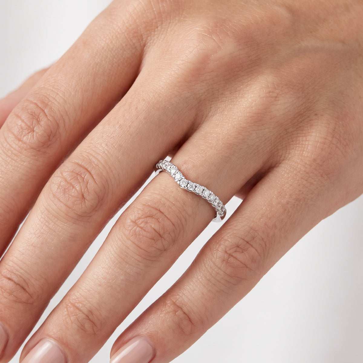 _lifestyle_image@SKU:W5667-NADR00310004W #metal_14k-white-gold+origin_lab-grown+quality_ef-vs2+