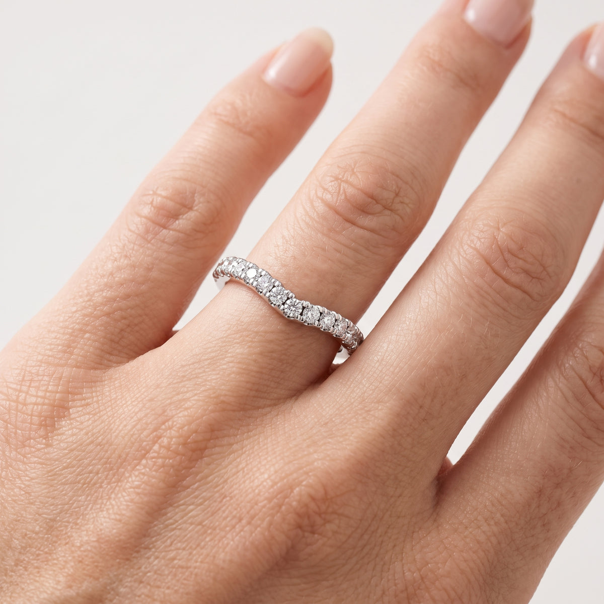 _lifestyle_image@SKU:W5667-NADR0031000PL #metal_platinum+origin_lab-grown+quality_ef-vs2+