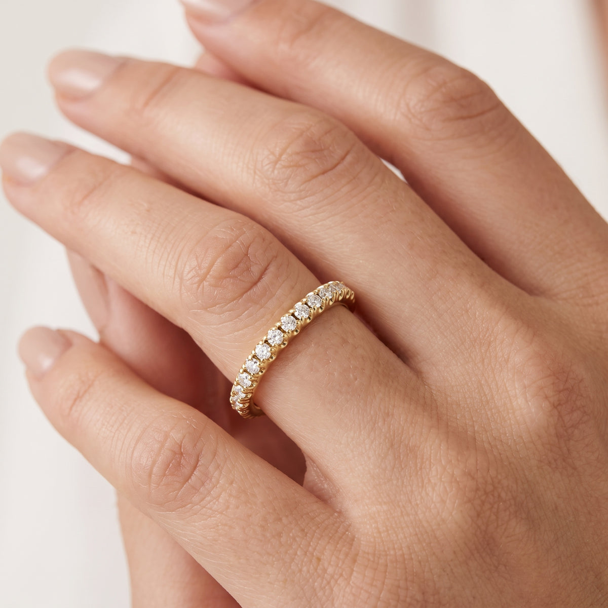 _lifestyle_image@SKU:W6002-LADR00230004Y #metal_10k-yellow-gold+origin_lab-grown+quality_g-si