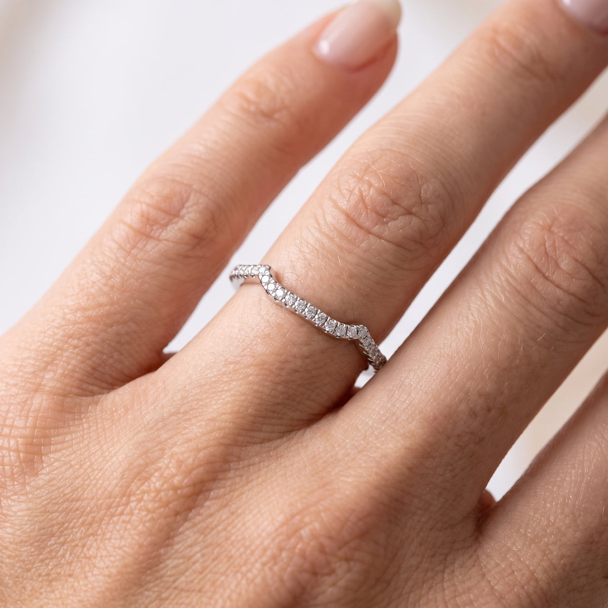_lifestyle_image@SKU:W7494-NADR0001504PL #metal_platinum+origin_lab-grown+quality_ef-vs2+