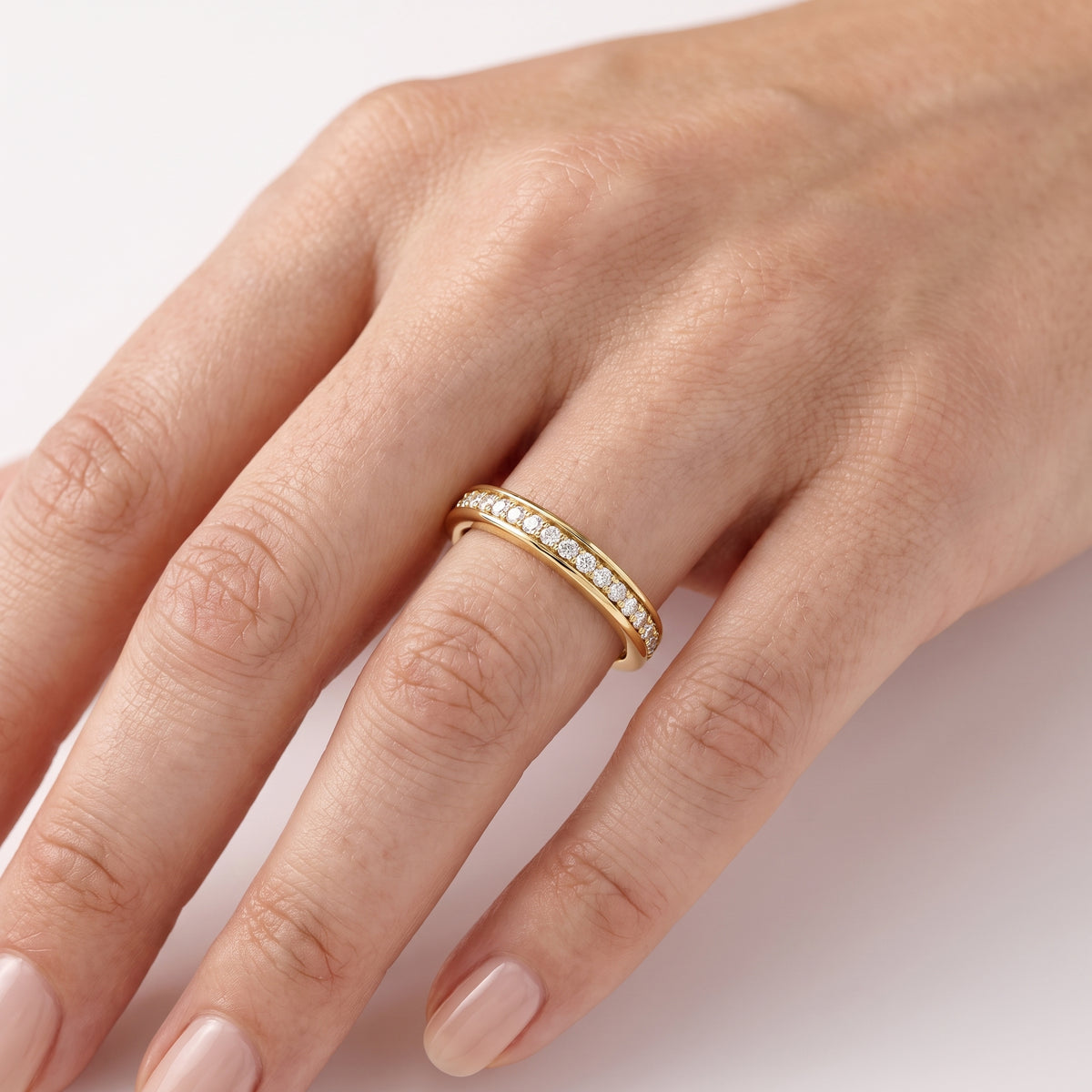 _lifestyle_image@SKU:W7593-NADR00120004Y #metal_14k-yellow-gold+origin_lab-grown+quality_ef-vs2+