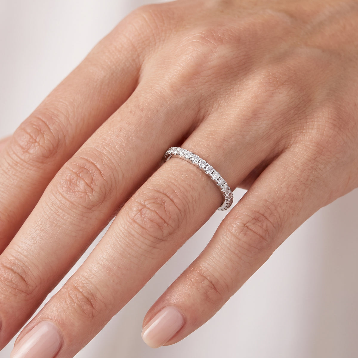 _lifestyle_image@SKU:W9457-NADR00300004W #metal_14k-white-gold+origin_lab-grown+quality_ef-vs2+