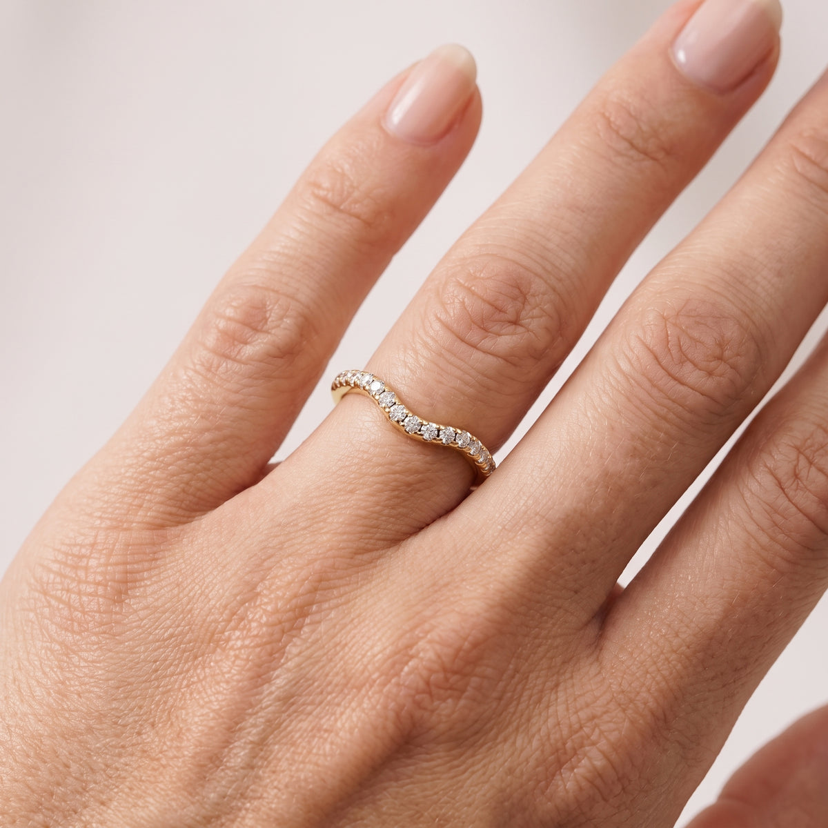 _lifestyle_image@SKU:W9839-LADR00220004Y #metal_10k-yellow-gold+origin_lab-grown+quality_g-si