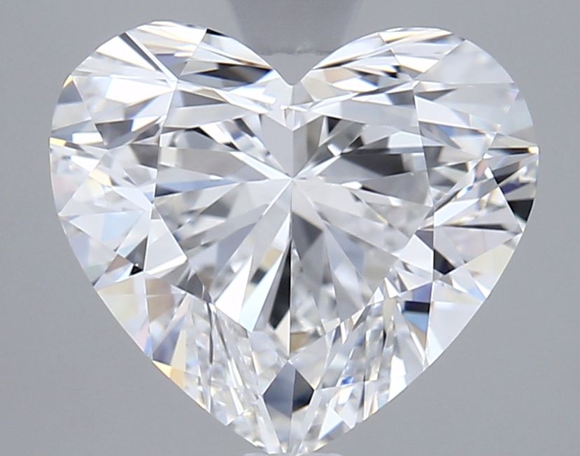 _roll_image@ #carat-weight_3+shape_heart+quality_ef-vs2