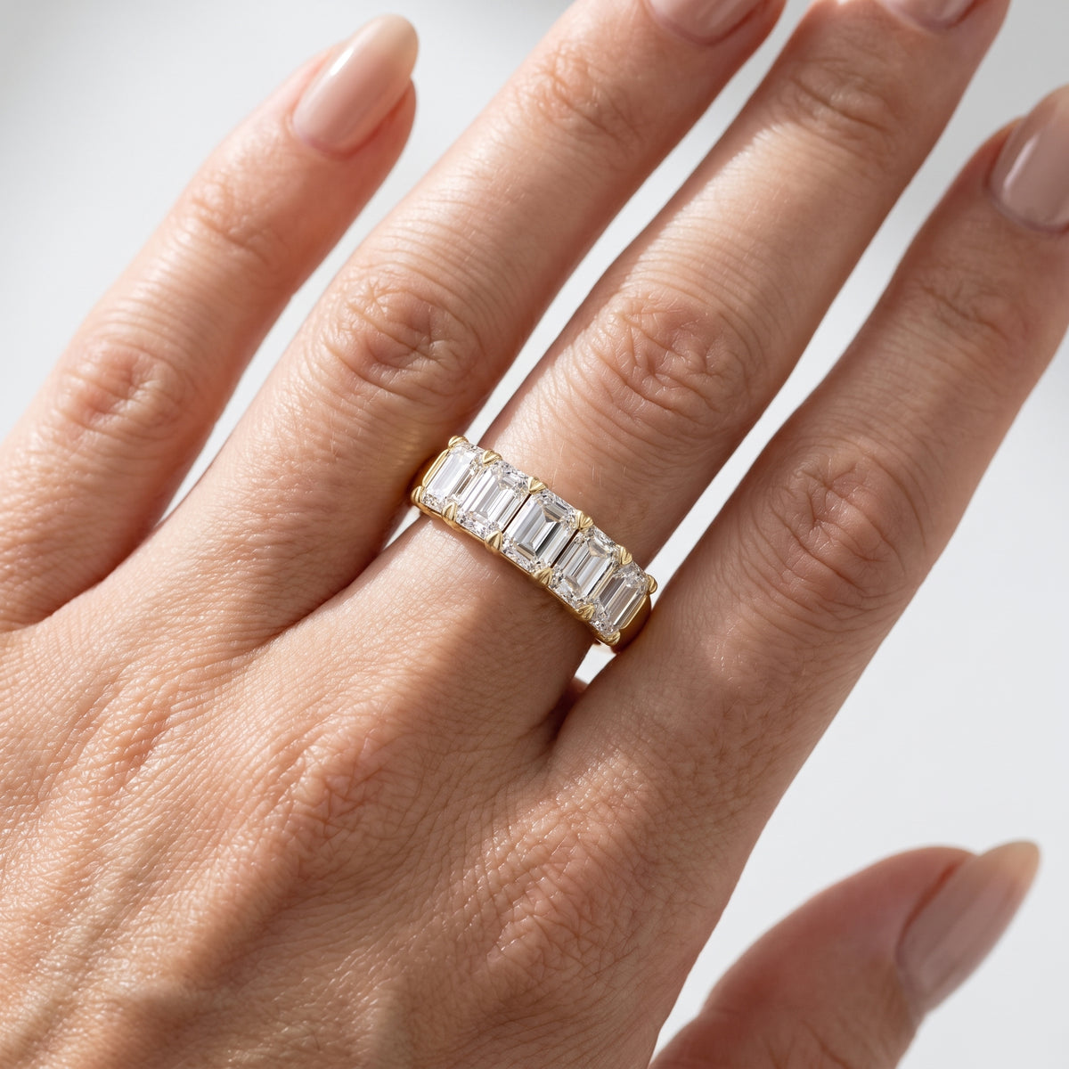 _lifestyle_image@SKU:A0809-LADE02000004Y #metal_10k-yellow-gold+origin_lab-grown+quality_g-si