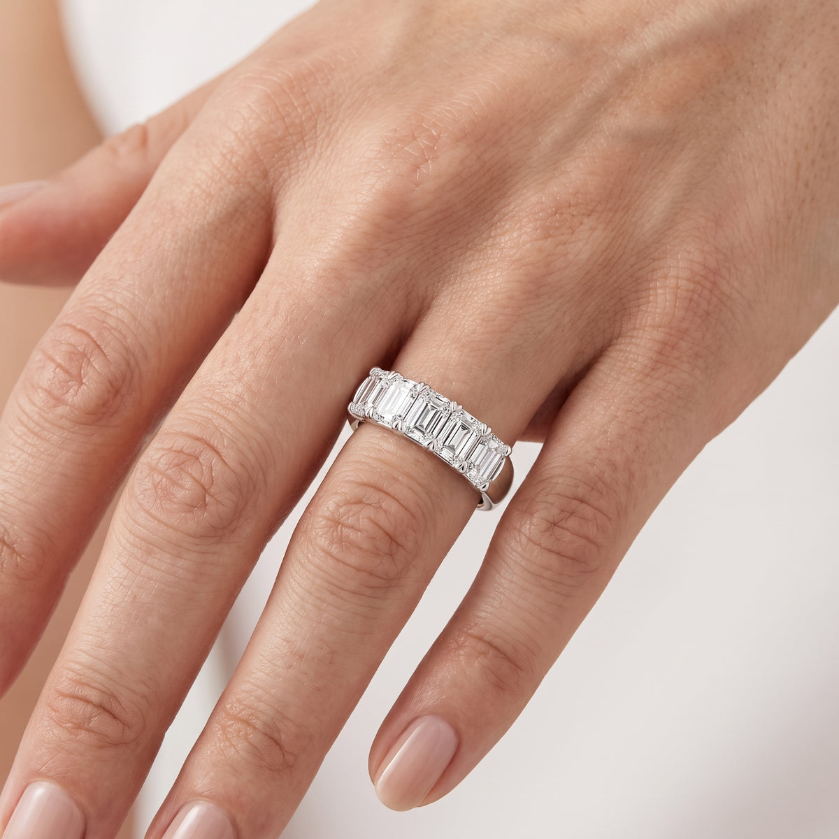 _lifestyle_image@SKU:A0809-LADE0200000DW #metal_silver+origin_lab-grown+quality_g-si