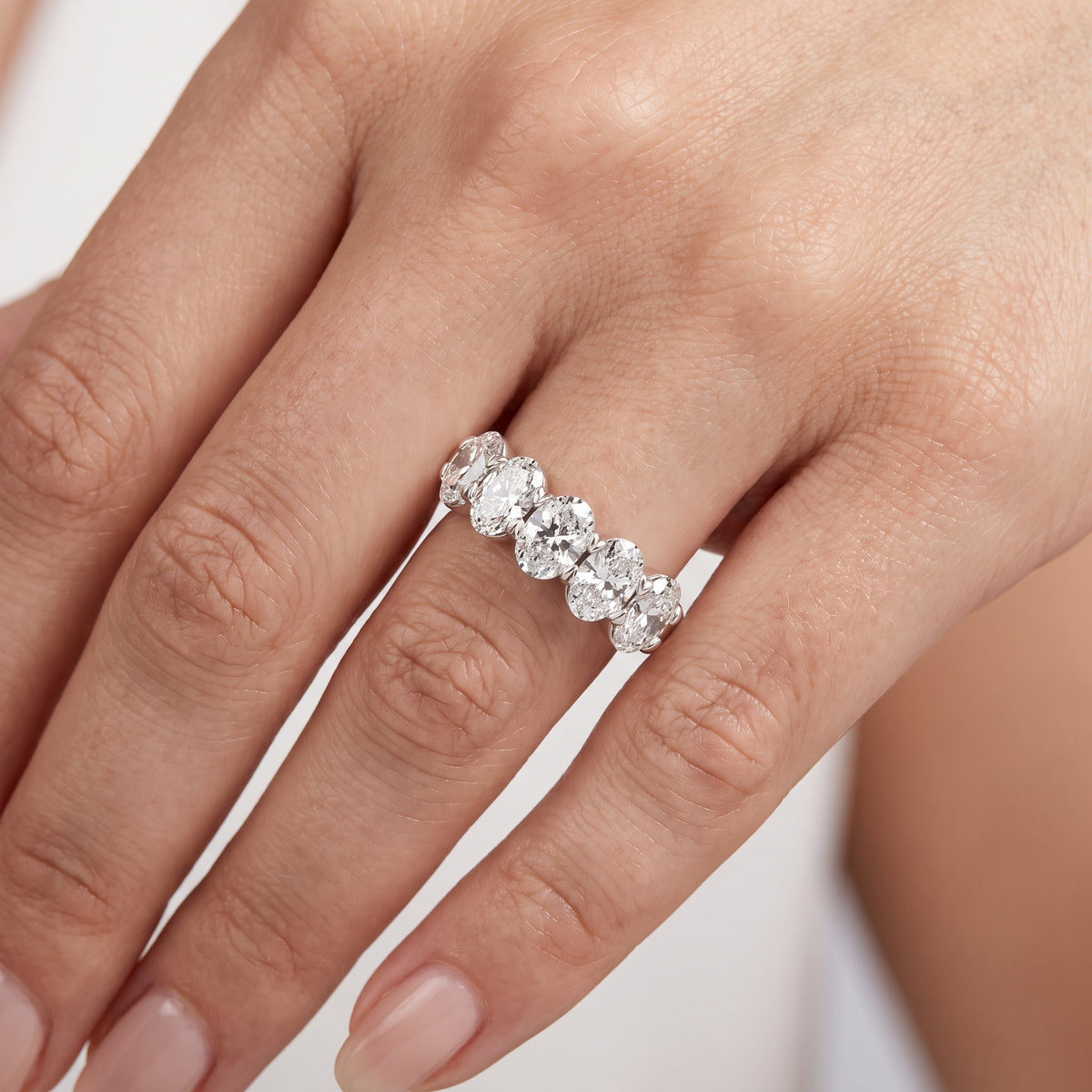 _lifestyle_image@SKU:A0809-LADO04000004W #metal_10k-white-gold+origin_lab-grown+quality_g-si