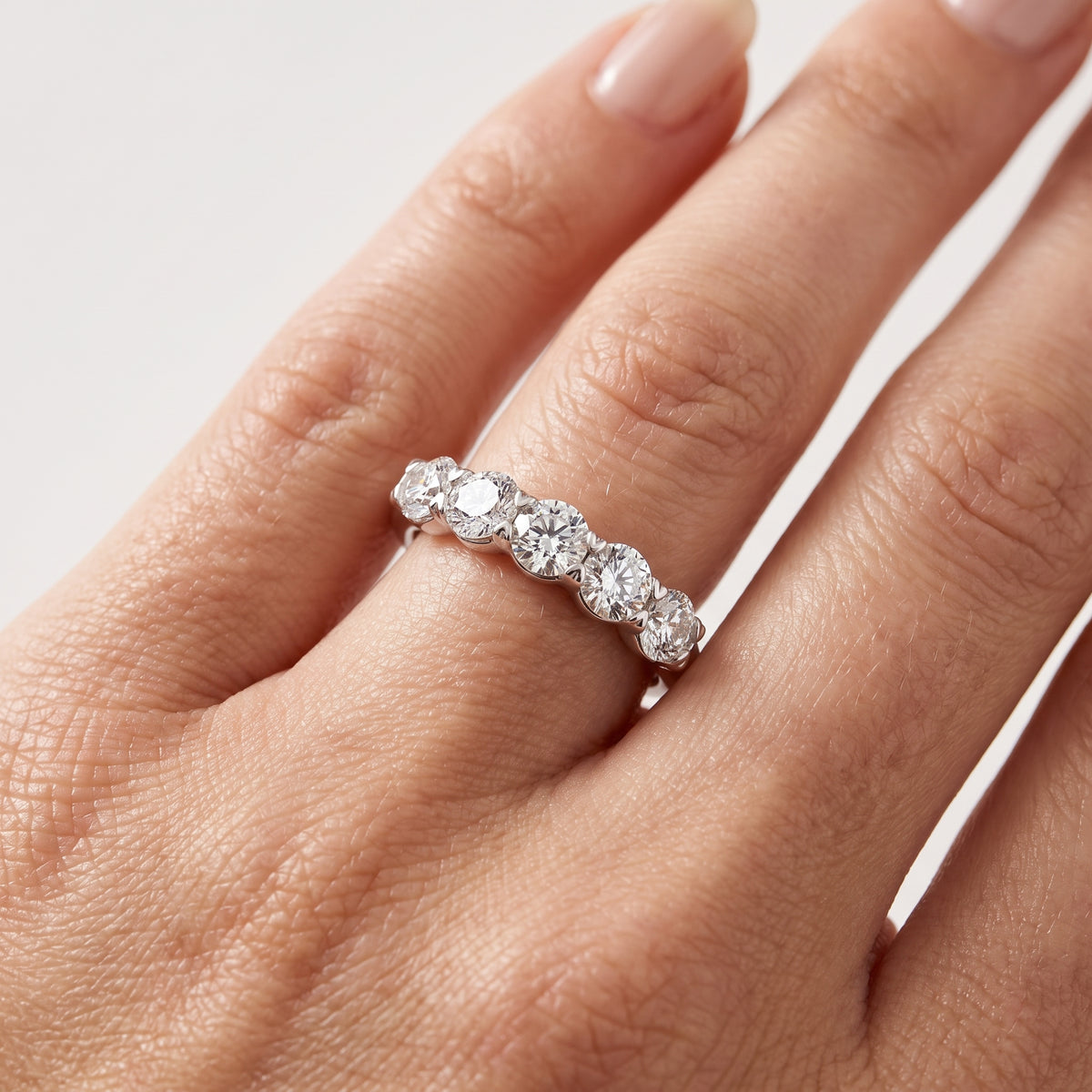 _lifestyle_image@SKU:A0809-LADR0098000DW #metal_silver+origin_lab-grown+quality_g-si