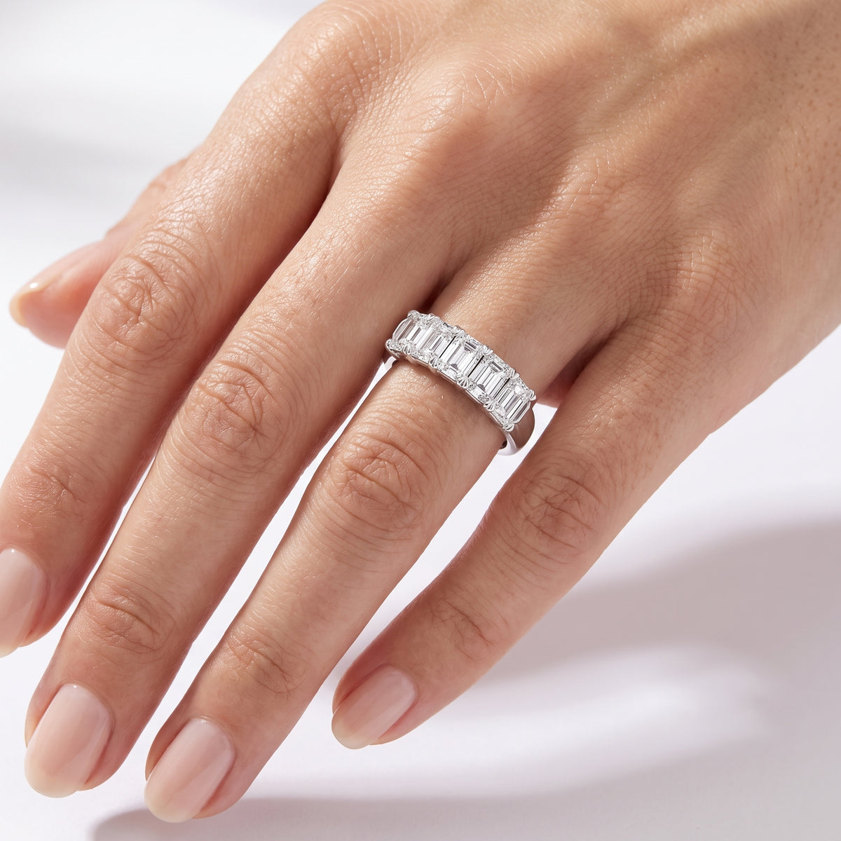 _lifestyle_image@SKU:A0809-NADE02000004W #metal_14k-white-gold+origin_lab-grown+quality_ef-vs2+