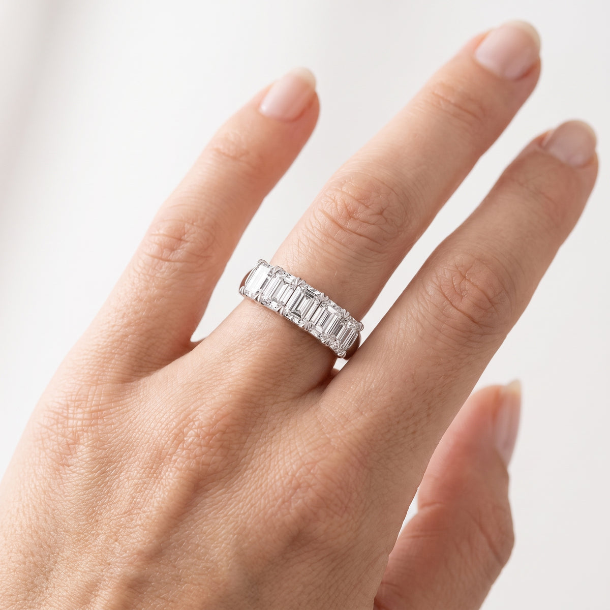 _lifestyle_image@SKU:A0809-NADE0300000PL #metal_platinum+origin_lab-grown+quality_ef-vs2+