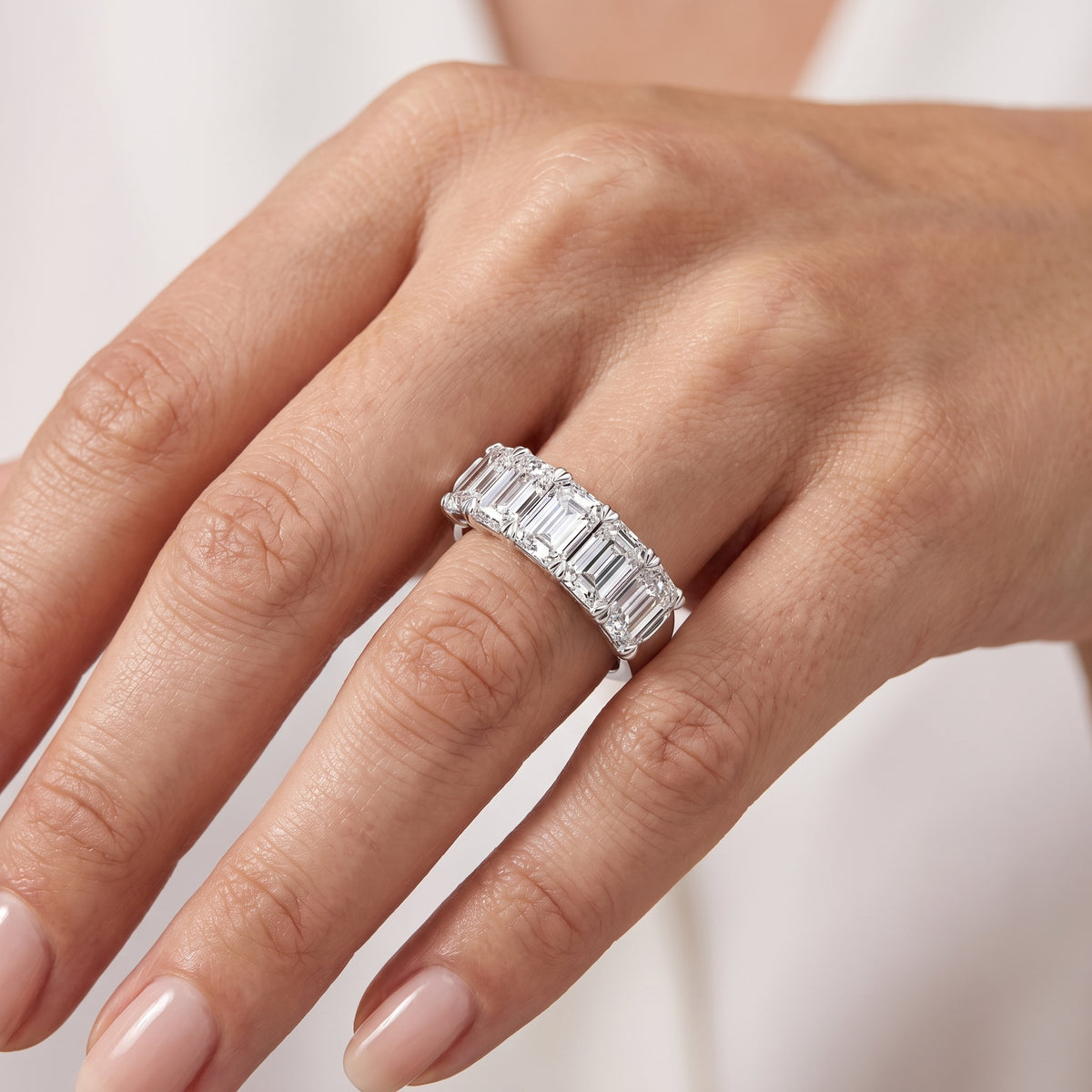 _lifestyle_image@SKU:A0809-NADE04000004W #metal_14k-white-gold+origin_lab-grown+quality_ef-vs2+