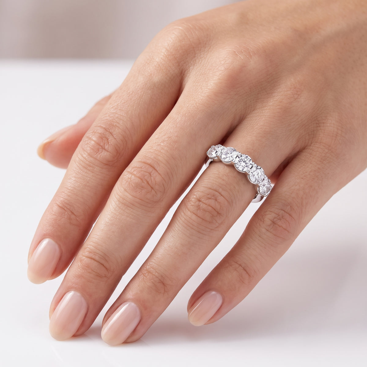 _lifestyle_image@SKU:A0809-NADR03000004W #metal_14k-white-gold+origin_lab-grown+quality_ef-vs2+